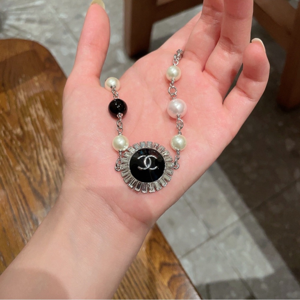 CHANEL Silver and Black Pearl Necklace - Picture 4 of 8